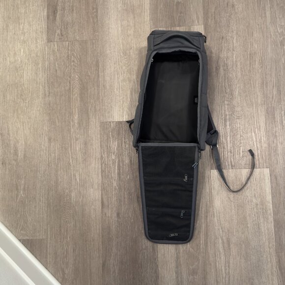 Hugger Backpack 20L - Picture 3 of 3